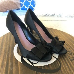 Tahari Black Pumps